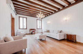 Elegant Apartment 7 minutes from Piazza San Marco!